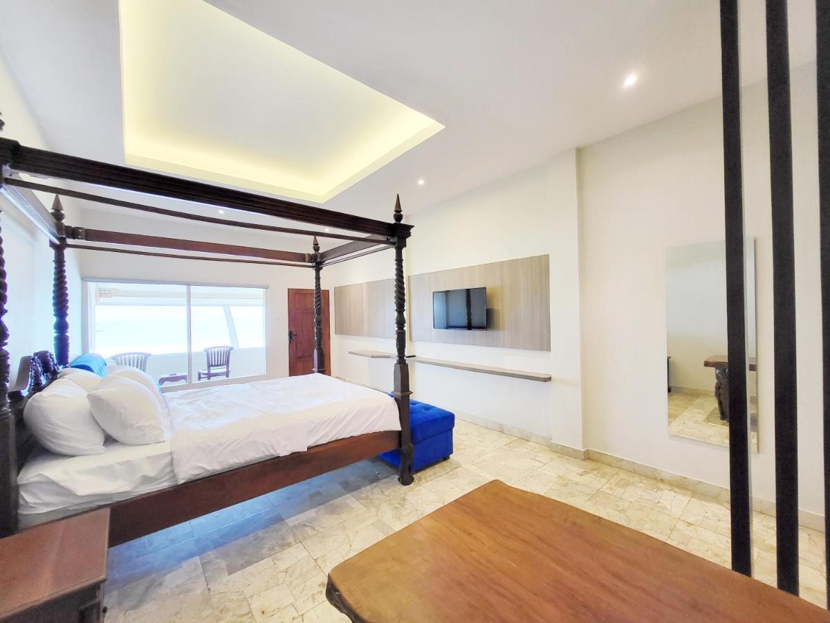 77 Sunset Plaza Hotel Cisolok ภายนอก รูปภาพ