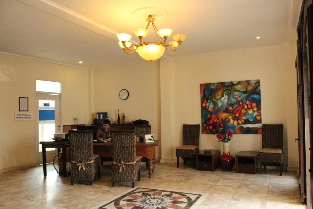 77 Sunset Plaza Hotel Cisolok ภายนอก รูปภาพ
