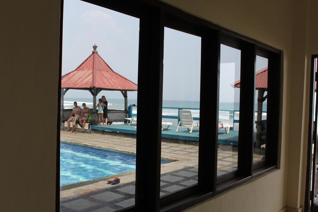 77 Sunset Plaza Hotel Cisolok ภายนอก รูปภาพ